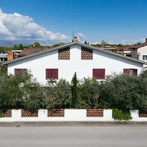 Pensión Enzo's House, Lucca