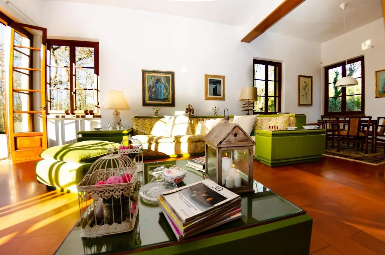 Villa Franca Lucca 0*,  Italy